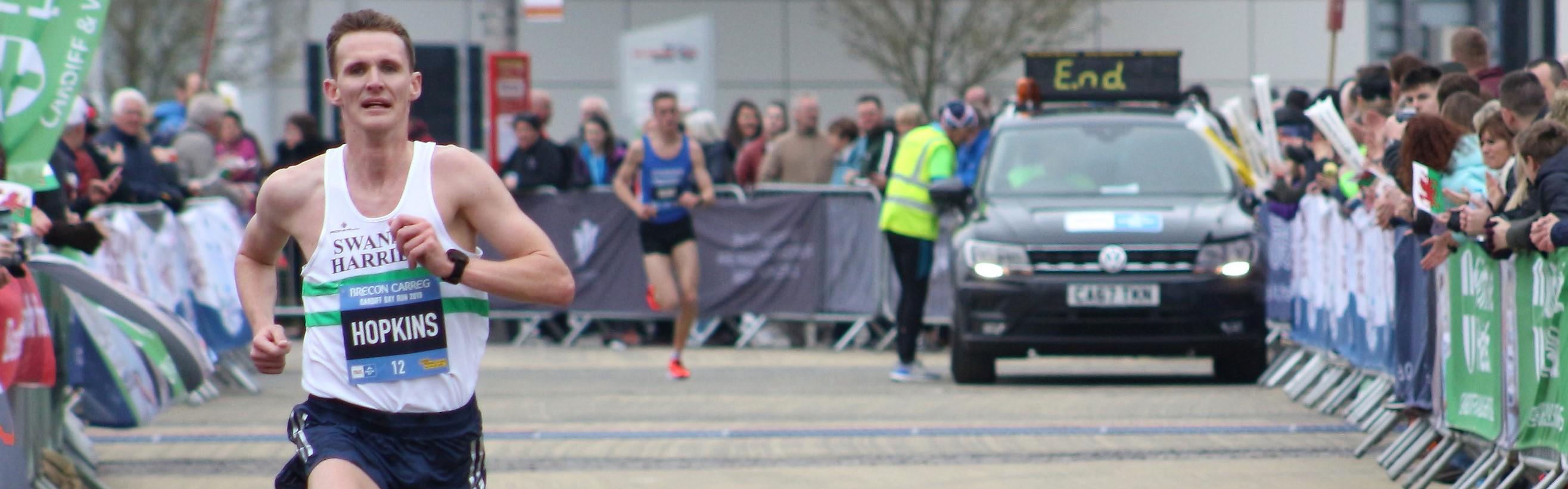 Jonny Hopkins in the finishing straight..jpg