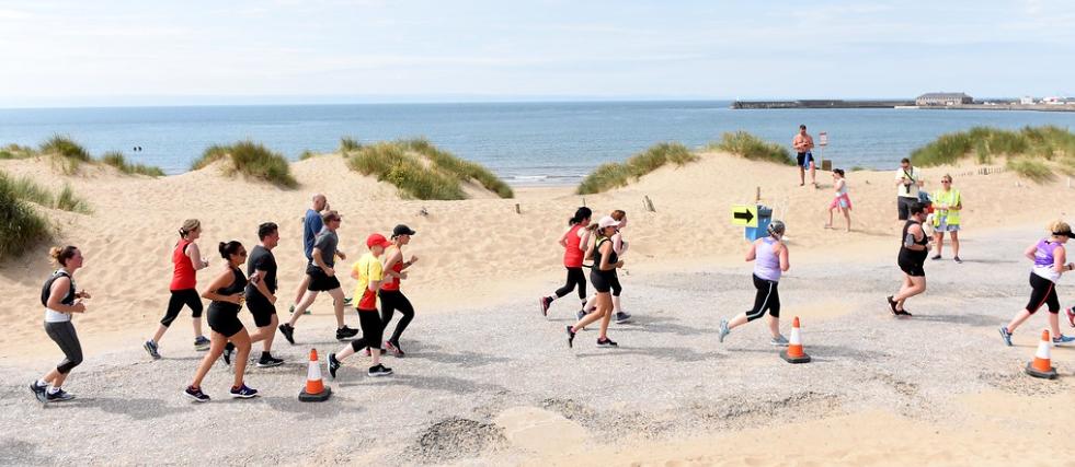 Porthcawl 10k runners along the beach