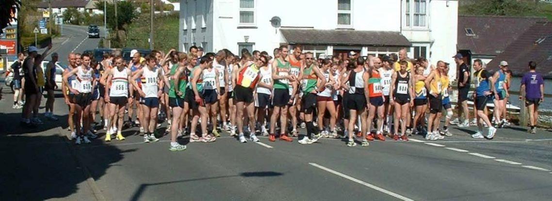 Runners taking part in the Teifi 10.